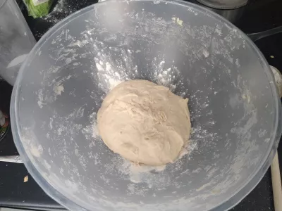Recette De Pain Moelleux Au Coco - Sp&eacute;cialit&eacute; Tahitienne Vegan : Boule de p&acirc;te &agrave; pain coco pr&ecirc;te pour le gonflage