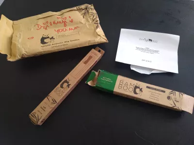 Meilleur jeu de dentifrice et de brosse &agrave; dents respectueux de l'environnement: Avis de marques dentaires : Bam et boo brosse &agrave; dents v&eacute;g&eacute;talienne en plastique et jeu de dentifrice